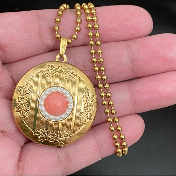 Vintage Unsigned Gold-tone Ball Chain Locket Pendant Necklace - Picture 2 of 15